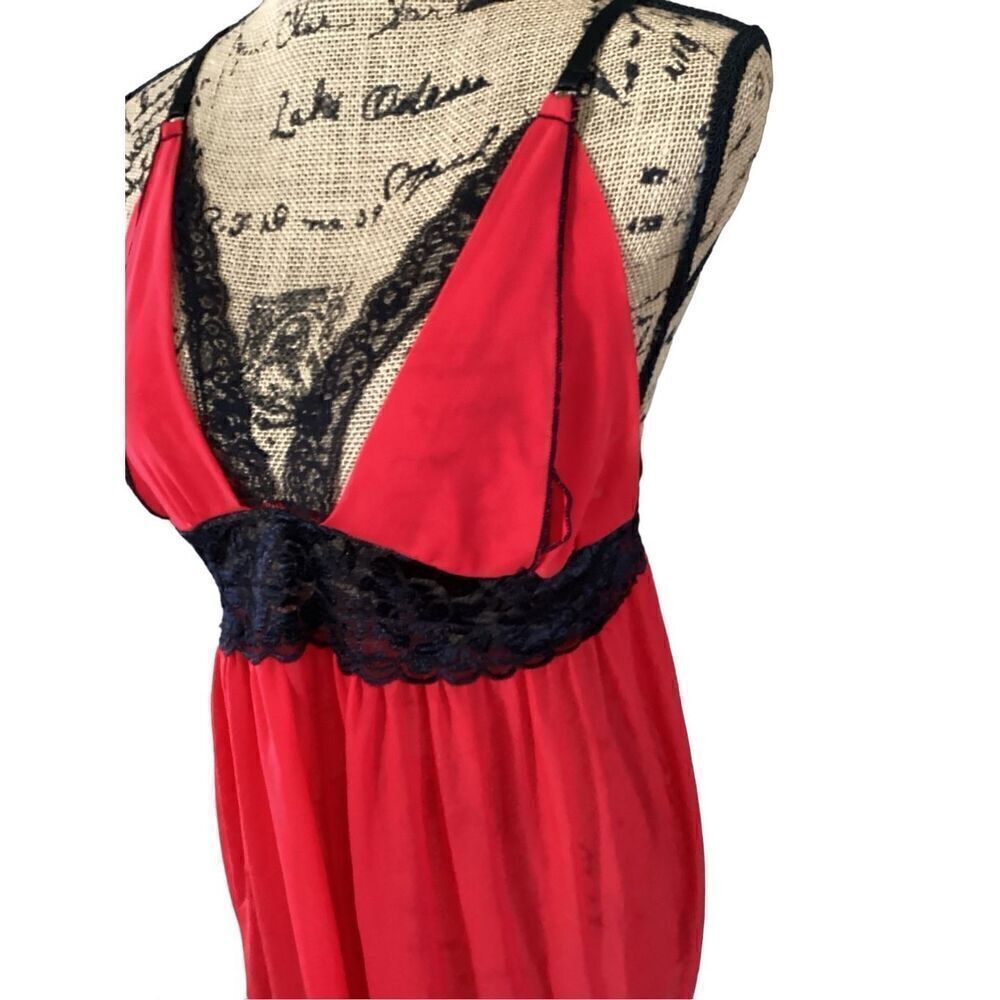 H.O.T Intimates Gown - Picture 2 of 13
